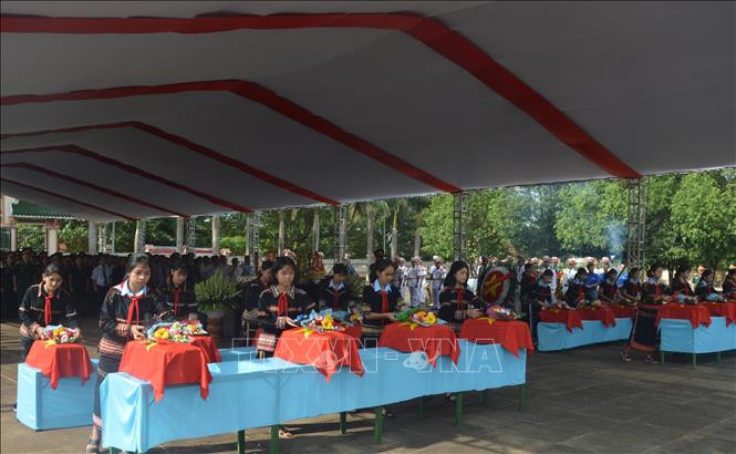 Lễ truy điệu, quy tập hài cốt liệt sỹ từ Campuchia trở về an táng tại nghĩa trang huyện biên giới Đức Cơ. Ảnh: Tư liệu Đội K52 cung cấp-TTXVN phát Đội K52 nỗ lực tìm kiếm, quy tập hài cốt liệt sĩ ảnh 4