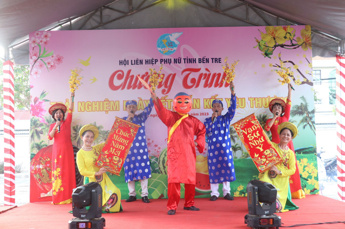 Các tiết mục văn nghệ truyền thống tại Ngày hội Tết cổ truyền năm 2023. Ảnh: Chương Đài – TTXVN Trải nghiệm ngày Tết - gắn kết yêu thương ảnh 1