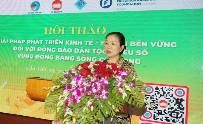 Bà Trương Thị Ngọc Ánh, Phó Chủ tịch Ủy ban Trung ương MTTQ Việt Nam phát biểu chỉ đạo tại hội thảo. Ảnh: Ngọc Thiện- TTXVN Giải pháp phát triển kinh tế- xã hội bền vững đối với đồng bào dân tộc thiểu số vùng Đồng bằng sông Cửu Long ảnh 1