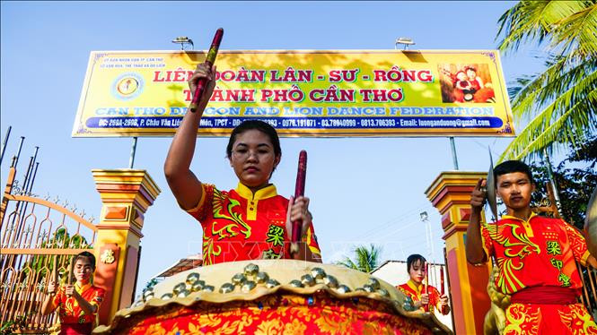 Đoàn lân sư rồng nữ “vang danh” ở Đồng bằng sông Cửu Long ảnh 5