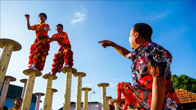 Đoàn lân sư rồng nữ “vang danh” ở Đồng bằng sông Cửu Long ảnh 6
