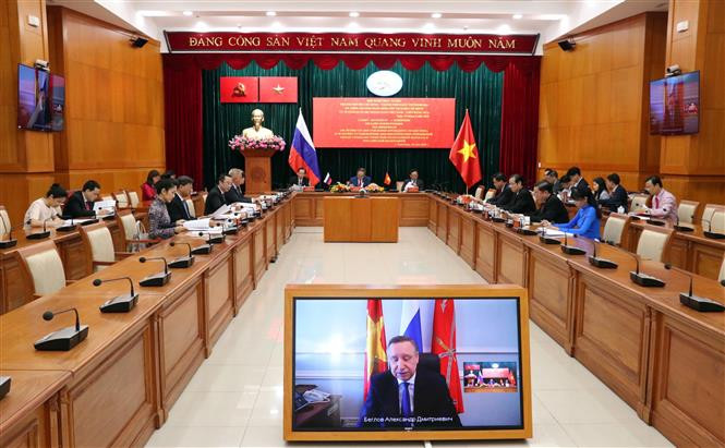 Ủy viên Bộ Chính trị, Bí thư Thành ủy Thành phố Hồ Chí Minh Nguyễn Thiện Nhân (giữa) chủ trì Hội nghị. Ảnh: Xuân Khu-TTXVN Hội nghị trực tuyến Thành phố Hồ Chí Minh-thành phố Saint Petersburg (Liên bang Nga) ảnh 1