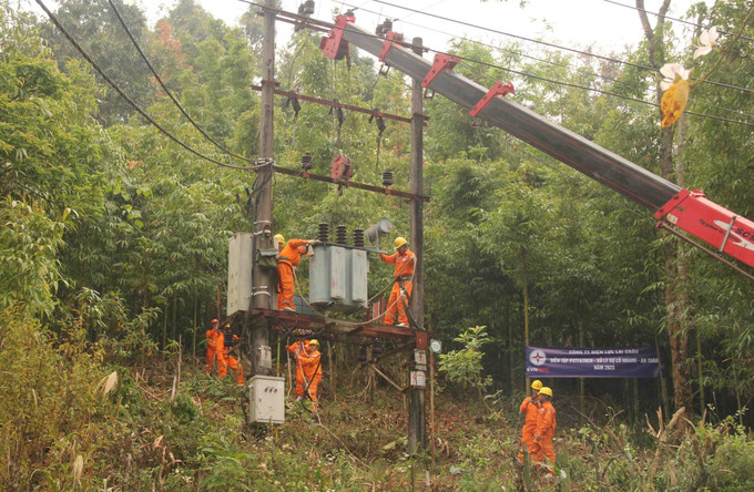 Điện lực Lai Châu diễn tập phòng chống thiên tai và tìm kiếm cứu nạn năm 2023. Ảnh: Nguyễn Oanh – TTXVN Lai Châu chủ động phương án giảm thiệt hại do thiên tai với lưới điện ảnh 4