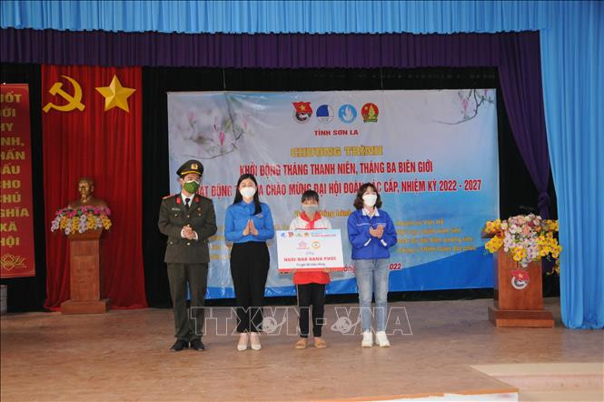 Lễ động thổ “Ngôi nhà hạnh phúc” trị giá 80 triệu đồng cho gia đình em Hà Thị Hình, bản Tây Tà Lào, xã Tân Xuân, huyện Vân Hồ. Ảnh: Quang Quyết-TTXVN Sơn La hướng các hoạt động an sinh xã hội về với người dân ảnh 3
