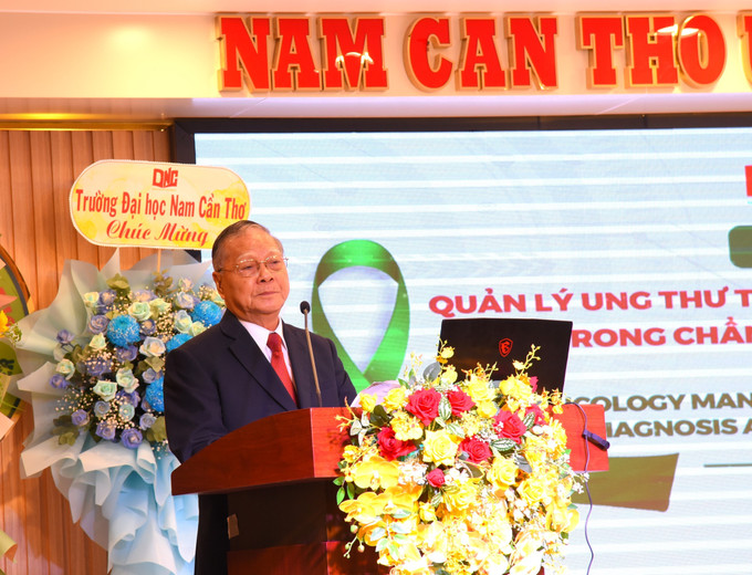 Tiến sĩ Nguyễn Văn Quang, Hiệu trưởng Trường Đại học Nam Cần Thơ phát biểu tại Hội thảo. Ảnh: Ánh Tuyết - TTXVN Cập nhật những tiến bộ trong chẩn đoán và điều trị ung thư ảnh 2