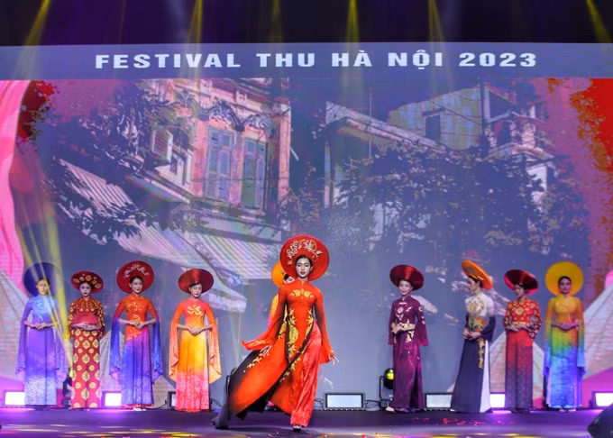 Nhẹ nhàng, lắng đọng lễ khai mạc Festival Thu Hà Nội ảnh 4