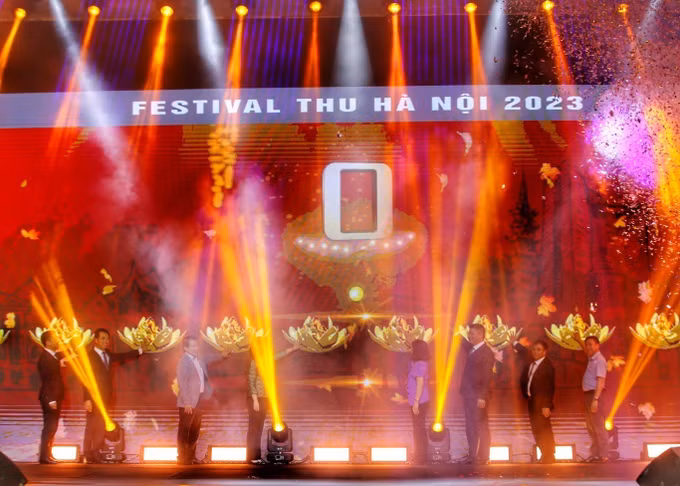 Nhẹ nhàng, lắng đọng lễ khai mạc Festival Thu Hà Nội ảnh 1