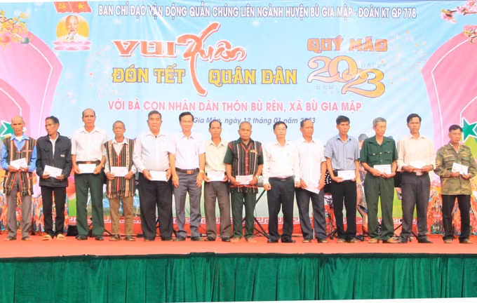 Rộn ràng đón Tết sớm tại vùng biên Bình Phước ảnh 3