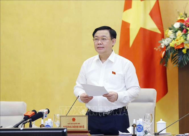 Chủ tịch Quốc hội Vương Đình Huệ phát biểu bế mạc. Ảnh: Doãn Tấn – TTXVN Bế mạc Phiên họp thứ ba của Ủy ban Thường vụ Quốc hội ảnh 1