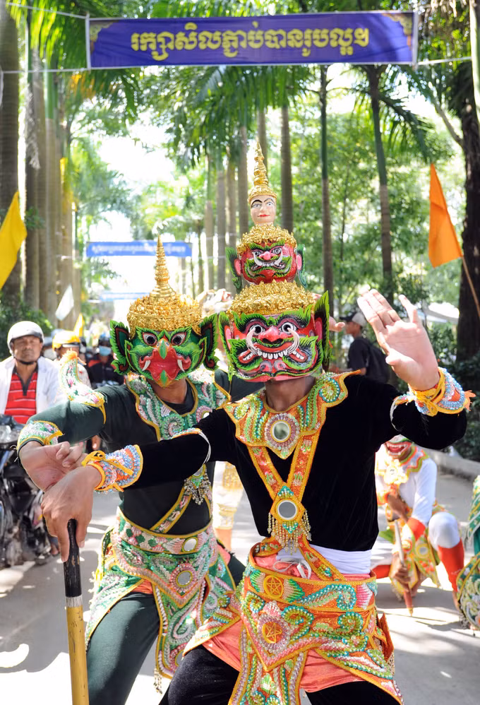 Lên chùa Som Rong dự lễ dâng y Kathina ảnh 6