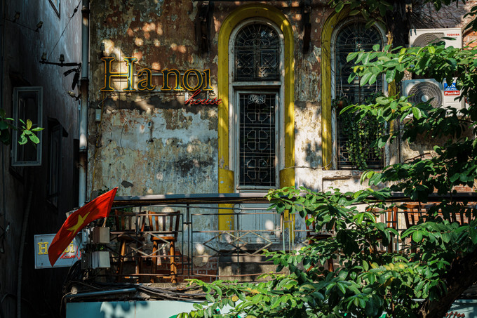 Thu len lỏi vào từng ngõ phố, từng ô cửa nhỏ. Ảnh: Phạm Tuấn Anh – TTXVN Hà Nội đẹp dịu dàng trong tiết Thu ảnh 4