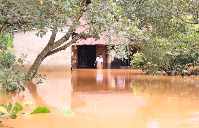 Mưa lớn tại Bình Phước làm ngập nhiều nhà cùng hàng trăm ha cây trồng ảnh 1