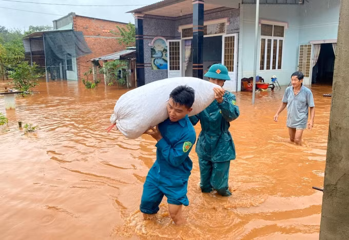 Mưa lớn tại Bình Phước làm ngập nhiều nhà cùng hàng trăm ha cây trồng ảnh 2