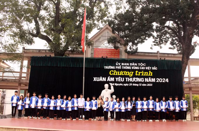 Thái Nguyên: Tết sớm với nhà giáo, học sinh vùng cao ảnh 2