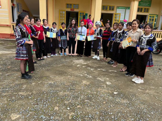 Hội Phụ nữ huyện Trạm Tấu triển khai xây dựng mô hình điểm "Thôn, bản không có người tảo hôn, hôn nhân cận huyết thống” tại xã Túc Đán. Ảnh: Tiến Khánh Yên Bái đẩy lùi nạn tảo hôn và hôn nhân cận huyết ảnh 2