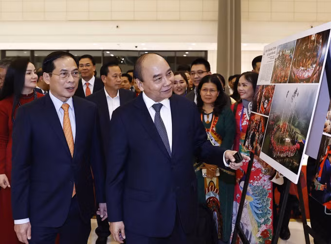 Chủ tịch nước Nguyễn Xuân Phúc dự chương trình nghệ thuật “Xuân Quê hương” 2023 ảnh 3