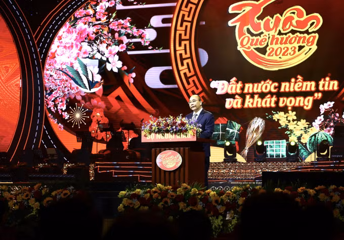 Chủ tịch nước Nguyễn Xuân Phúc dự chương trình nghệ thuật “Xuân Quê hương” 2023 ảnh 2