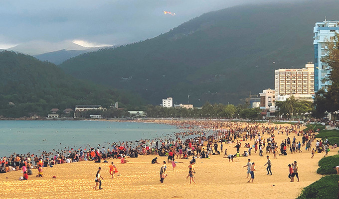 Đến với du lịch Bình Định, chắc chắn du khách không thể bỏ qua cơ hội khám phá những bãi biển đẹp, trữ tình bậc nhất của vùng đất duyên hải Nam Trung Bộ. Ảnh: TTXVN Bình Định – Điểm đến du lịch biển ảnh 3