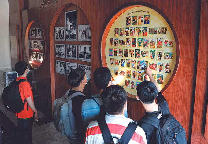 Thăm Bến Nhà Rồng – Di tích lịch sử mang đậm dấu ấn chân Người ảnh 4