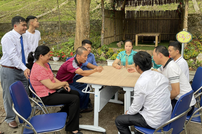 “Lày cỏ” - trò chơi dân gian truyền thống của dân tộc Tày, Nùng. Ảnh: Vũ Tiệp “Lày cỏ" - nét văn hóa dân gian của người Tày, Nùng ảnh 2