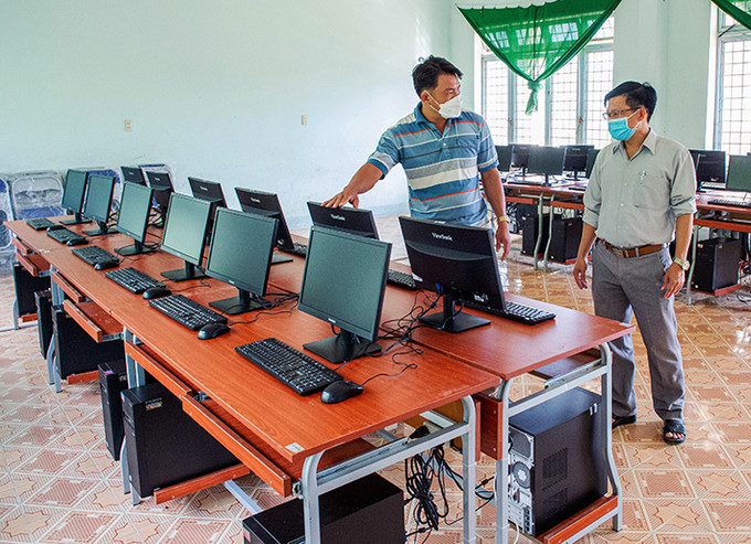 Phòng máy vi tính của Trường Trung học cơ sở thị trấn Đăk Glei, huyện Đăk Glei. Ảnh: Văn Phương Kon Tum quan tâm chất lượng giáo dục học sinh dân tộc thiếu số ảnh 6