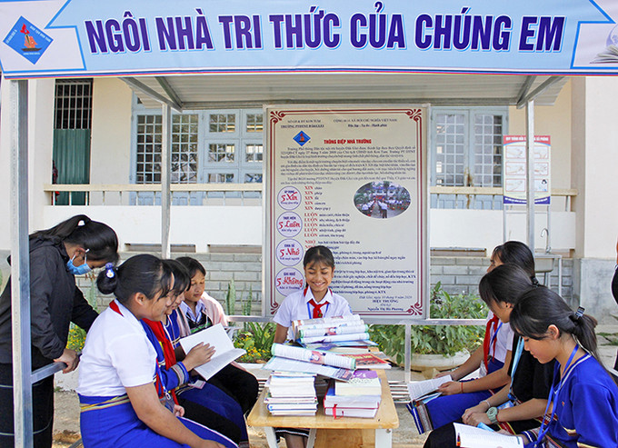 Thư viện sách phục vụ học sinh ở vùng dân tộc thiểu số và miền núi tỉnh Kon Tum. Ảnh: Văn Phương Kon Tum quan tâm chất lượng giáo dục học sinh dân tộc thiếu số ảnh 5