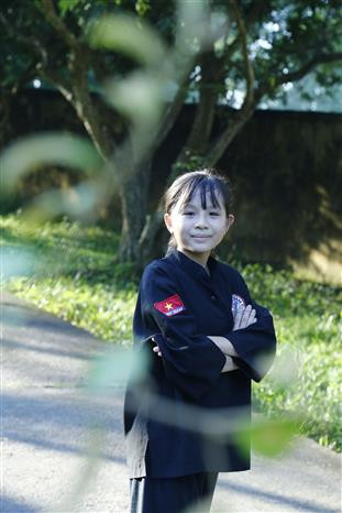 Cô bé vàng Pencak Silat Hà Thị Bích Loan. Ảnh: Nam Sương - TTXVN Hà Thị Bích Loan - Cô bé vàng Pencak Silat của tỉnh Tuyên Quang ảnh 1