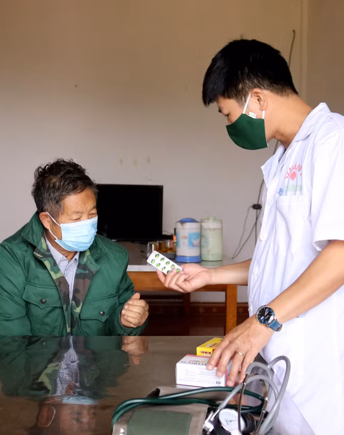 “Tủ thuốc biên cương” đến với đồng bào dân tộc vùng biên giới ảnh 1
