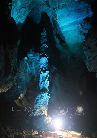 Những khối thạch nhũ kỳ vĩ trong Động Ngườm Ngao - nhánh Bản Thuôn. Ảnh: Chu Hiệu-TTXVN Khám phá Động Ngườm Ngao (Cao Bằng) ảnh 2