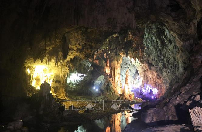 Vẻ đẹp trong Động Ngườm Ngao - nhánh Bản Thuôn như một bức tranh sơn thủy. Ảnh: Chu Hiệu-TTXVN Khám phá Động Ngườm Ngao (Cao Bằng) ảnh 5
