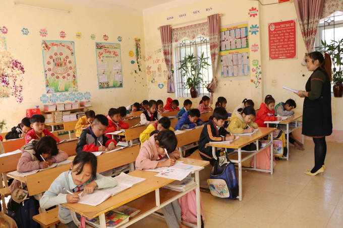 Cơ sở vật chất phục vụ hoạt động giảng dạy ở các trường học huyện biên giới Mường Tè (Lai Châu) từng bước được đầu tư khang trang. Ảnh: Đinh Thùy-TTXVN Lai Châu: Chú trọng chăm sóc, quản lý học sinh bán trú ảnh 1