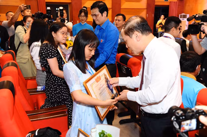 Tôn vinh 50 thanh niên khuyết tật tiêu biểu "Tỏa sáng nghị lực Việt" ảnh 2