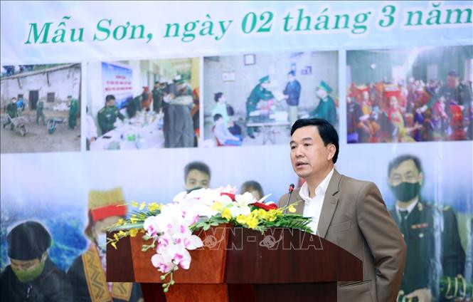 Phó Chủ tịch Ủy ban Mặt trận Tổ quốc Việt Nam tỉnh Lạng Sơn Nguyễn Hữu Chiến phát biểu tại Ngày hội. Ảnh: Anh Tuấn – TTXVN Lạng Sơn xây dựng thế trận biên phòng toàn dân vững chắc trong tình hình mới ảnh 1