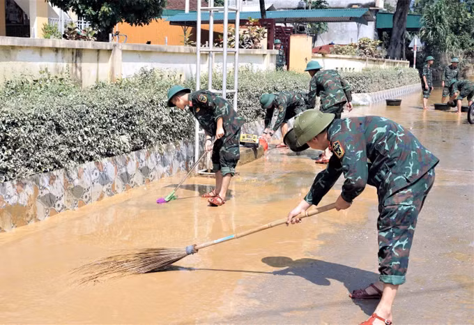 Hà Tĩnh: Nỗ lực khắc phục thiệt hại do lũ lụt, sớm ổn định đời sống nhân dân ảnh 4