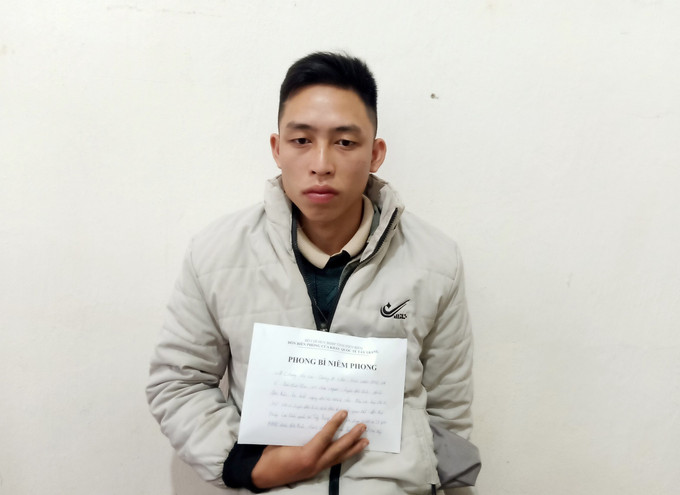 Đối tượng Giàng A Cho tại cơ quan chức năng. Ảnh: TTXVN phát Bộ đội Biên phòng tỉnh Điện Biên bắt giữ đối tượng vận chuyển ma túy ảnh 1