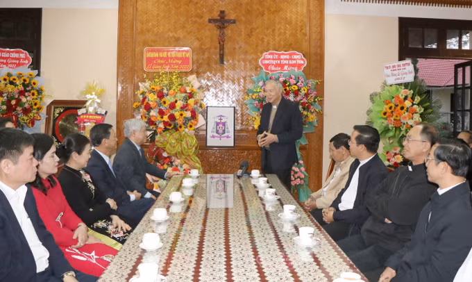 Chủ tịch Ủy ban Trung ương Mặt trận Tổ quốc Việt Nam chúc mừng Giáng sinh tại Kon Tum ảnh 3