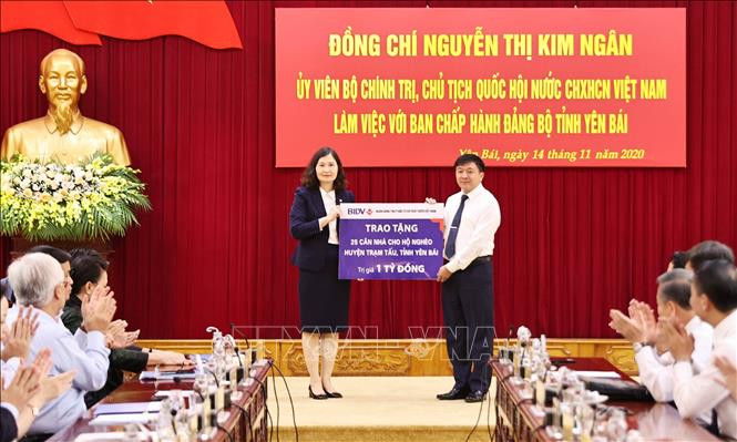 Chủ tịch Quốc hội Nguyễn Thị Kim Ngân làm việc với Ban Chấp hành Đảng bộ tỉnh Yên Bái ảnh 4