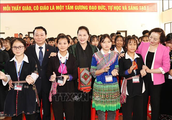 Chủ tịch Quốc hội Nguyễn Thị Kim Ngân làm việc với Ban Chấp hành Đảng bộ tỉnh Yên Bái ảnh 8