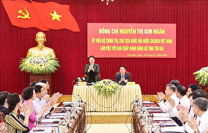 Chủ tịch Quốc hội Nguyễn Thị Kim Ngân làm việc với Ban Chấp hành Đảng bộ tỉnh Yên Bái ảnh 1