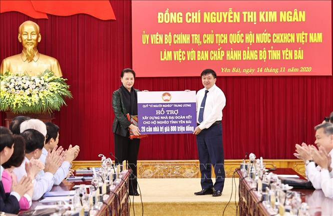 Chủ tịch Quốc hội Nguyễn Thị Kim Ngân làm việc với Ban Chấp hành Đảng bộ tỉnh Yên Bái ảnh 2