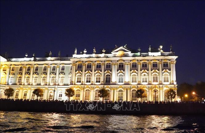 Thành phố St. Petersburg (Liên bang Nga) còn được gọi là “Thành phố của những cây cầu”. Ảnh: Duy Trinh - PV TTXVN tại Nga Xem cầu mở về đêm ở St. Petersburg ảnh 3