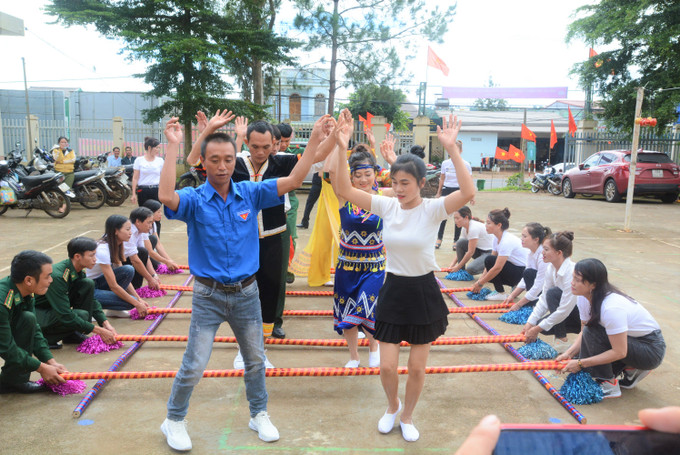 Xuân này, có thể thấy được niềm vui về một mùa xuân ấm no, hạnh phúc của người dân Quảng Trực. Ảnh: Krak Knul Xuân về trên quê hương anh hùng N'Trang Lơng ảnh 5