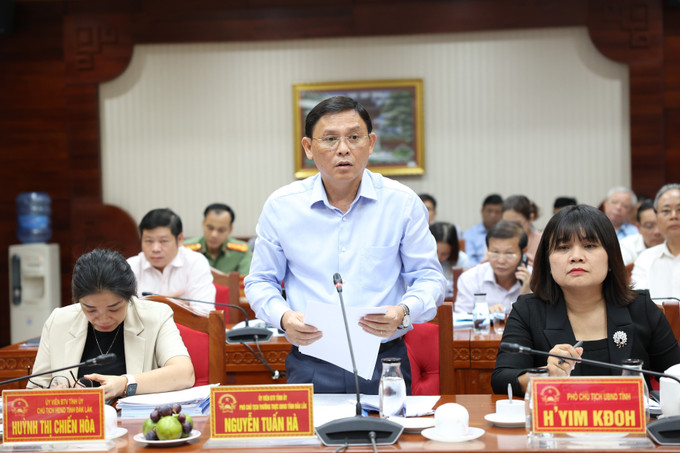 Ông Nguyễn Tuấn Hà, Phó chủ tịch Thường trực UBND tỉnh Đắk Lắk phát biểu tại buổi làm việc. Ảnh: Tuấn Anh – TTXVN Phó Chủ tịch Quốc hội, Thượng tướng Trần Quang Phương làm việc tại Đắk Lắk ảnh 2
