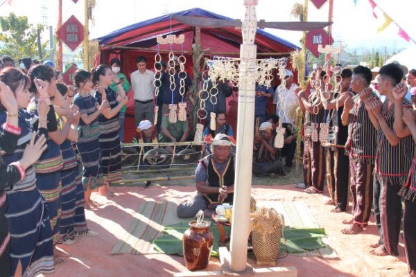 Bình Thuận: Đồng bào Raglai và K'ho đón Tết đầu lúa ảnh 1