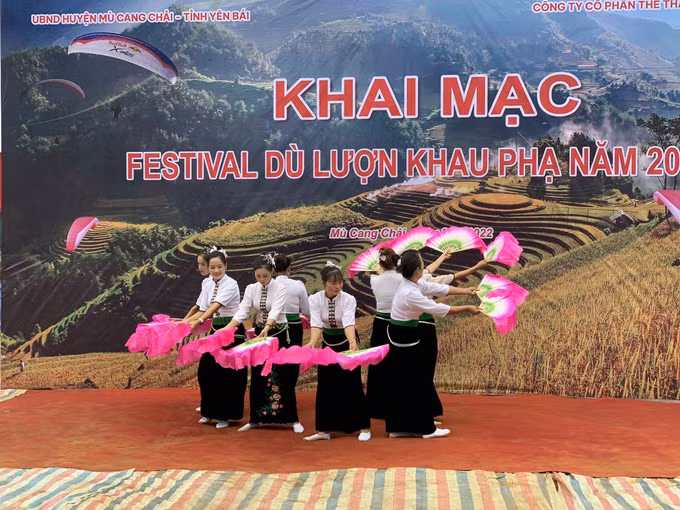 100 phi công trong nước và quốc tế tham gia Festival dù lượn Khau Phạ ảnh 1
