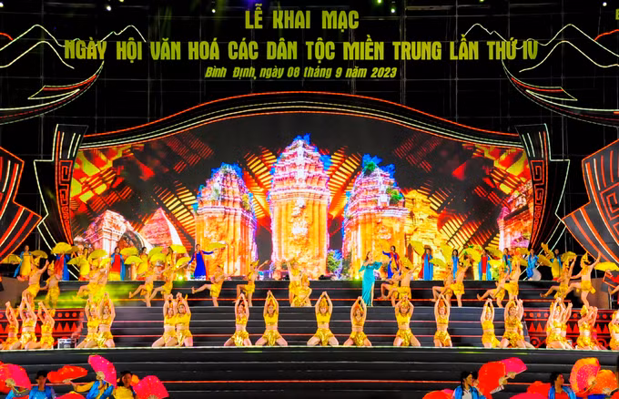 Ngày hội tôn vinh văn hóa truyền thống các dân tộc miền Trung ảnh 1