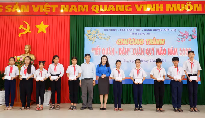 Long An: Huy động gần 1,6 tỉ đồng tổ chức Chương trình “Tết Quân - Dân” ảnh 3