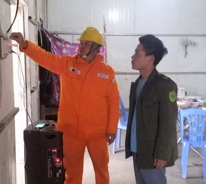 Niềm vui có điện trước thềm năm mới của người vùng biên Lai Châu ảnh 2
