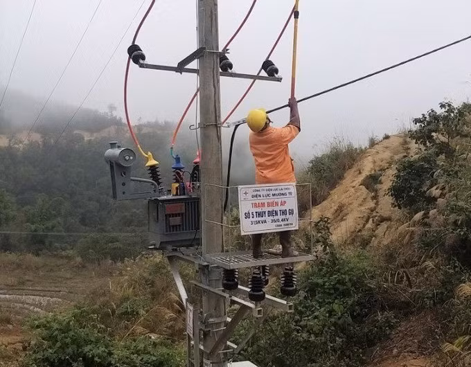 Niềm vui có điện trước thềm năm mới của người vùng biên Lai Châu ảnh 1