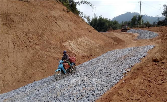 Đường lên bản Ché Lầu, xã Na Mèo, huyện biên giới Quan Sơn, Thanh Hóa. Ảnh: Nguyễn Nam-TTXVN Thanh Hóa phát triển hạ tầng, giao thông vùng đồng bào dân tộc thiểu số ảnh 4
